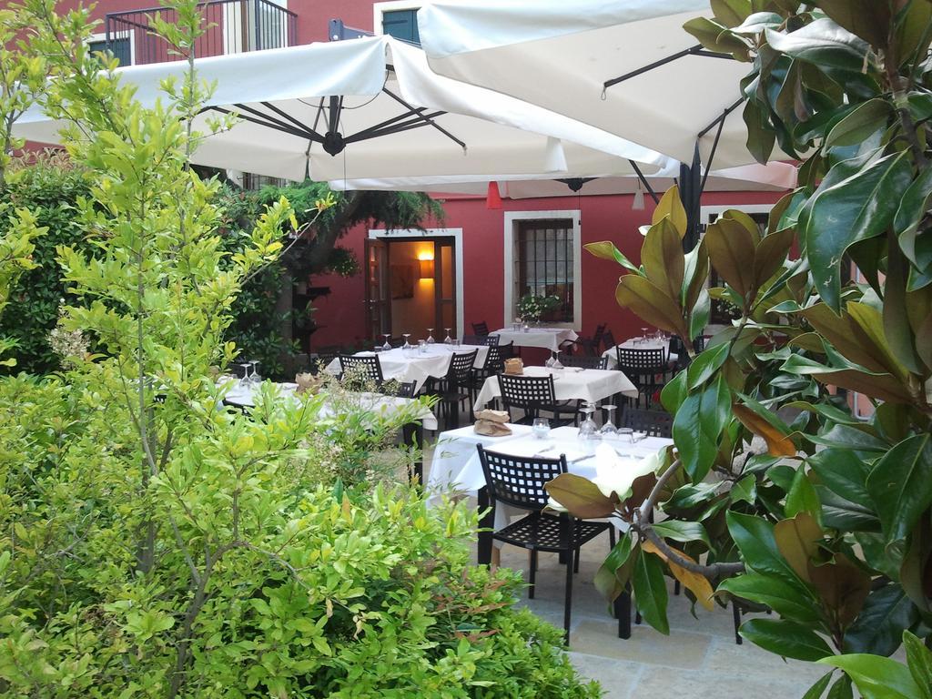 Albergo Croce D'Oro Dolcè 외부 사진