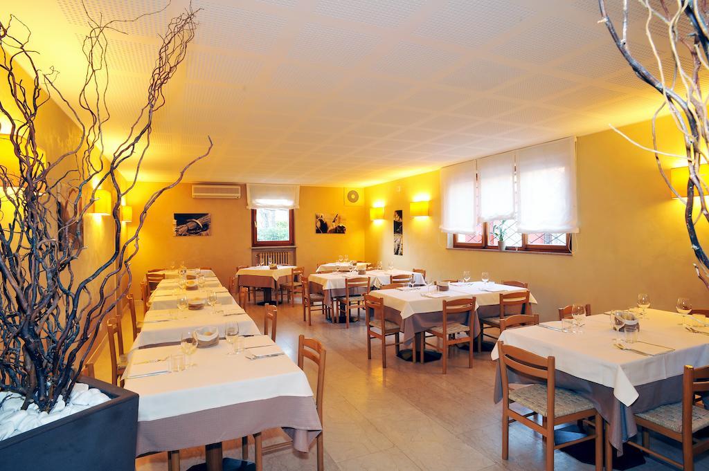 Albergo Croce D'Oro Dolcè 외부 사진
