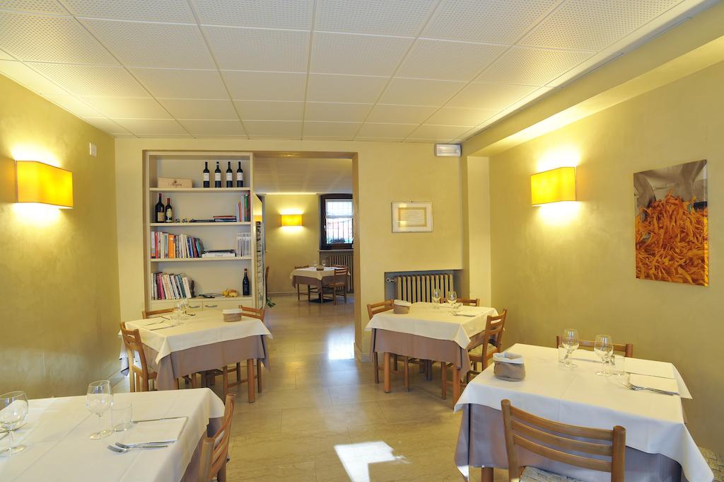 Albergo Croce D'Oro Dolcè 외부 사진