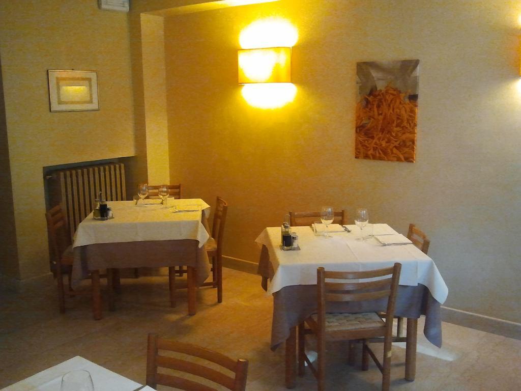 Albergo Croce D'Oro Dolcè 외부 사진