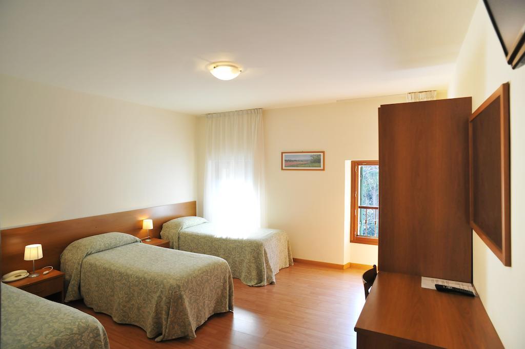 Albergo Croce D'Oro Dolcè 외부 사진