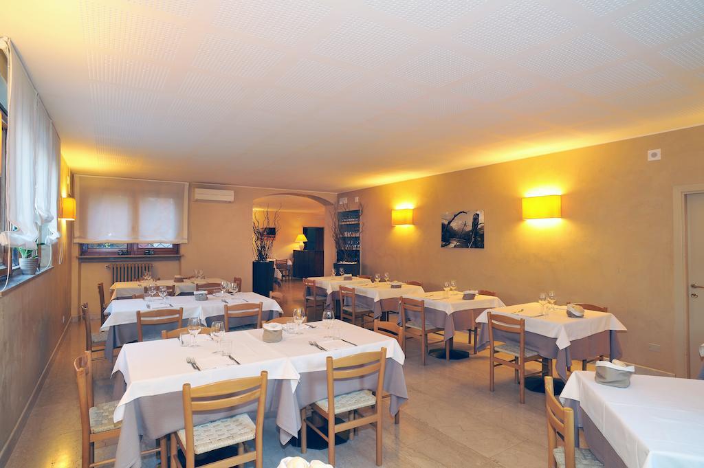 Albergo Croce D'Oro Dolcè 외부 사진